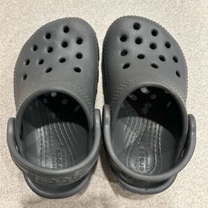 Toddler Gray Crocs (size C5)